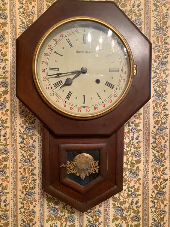 Image for Eighty-Four, PA – Estate of Samuel Miller: Antiques and Collectibles, Victorian Style Furniture, Glassware, Power Tools, Sports Memorabilia and More!