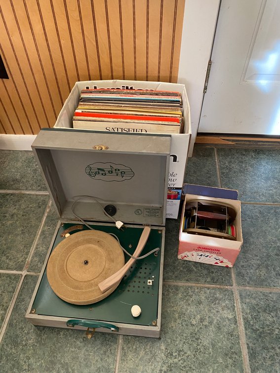 Image for Fairmont, WV – Furniture, Glassware, Household Décor, Craft Supplies, Pyrex and Kitchen Appliances, Camping Supplies and Much More!