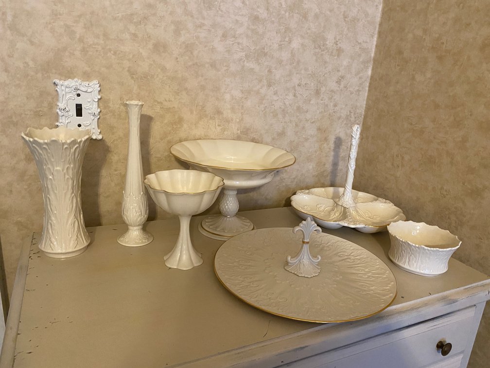 Image for Waynesburg, PA – Moving Auction: Antique & Victorian Style Furniture, Oriental Items, Glassware, Office Furniture, Prints, Seasonal Décor and More!