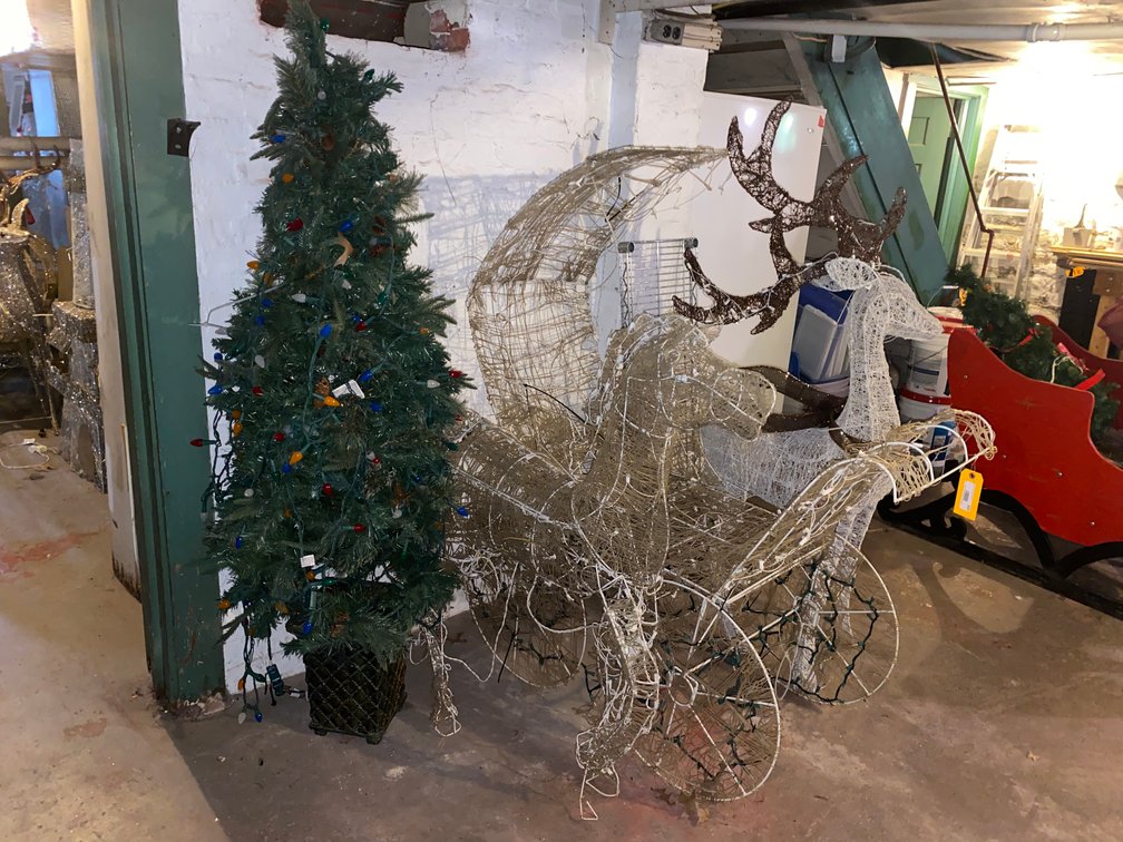 Image for Waynesburg, PA – Moving Auction: Antique & Victorian Style Furniture, Oriental Items, Glassware, Office Furniture, Prints, Seasonal Décor and More!