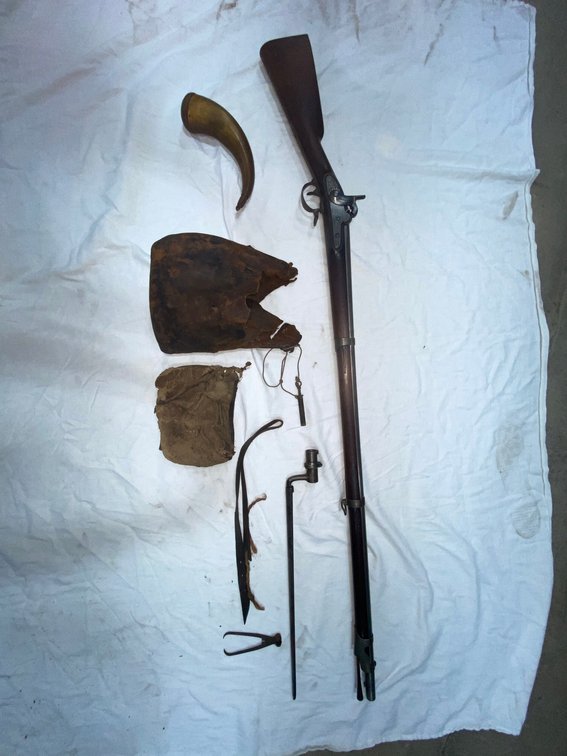 Image for Shinnston, WV - Decorated Stoneware, Collectibles, Glassware, Furniture, and MORE!