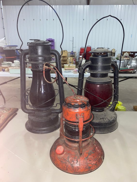 Image for Shinnston, WV - Decorated Stoneware, Collectibles, Glassware, Furniture, and MORE!
