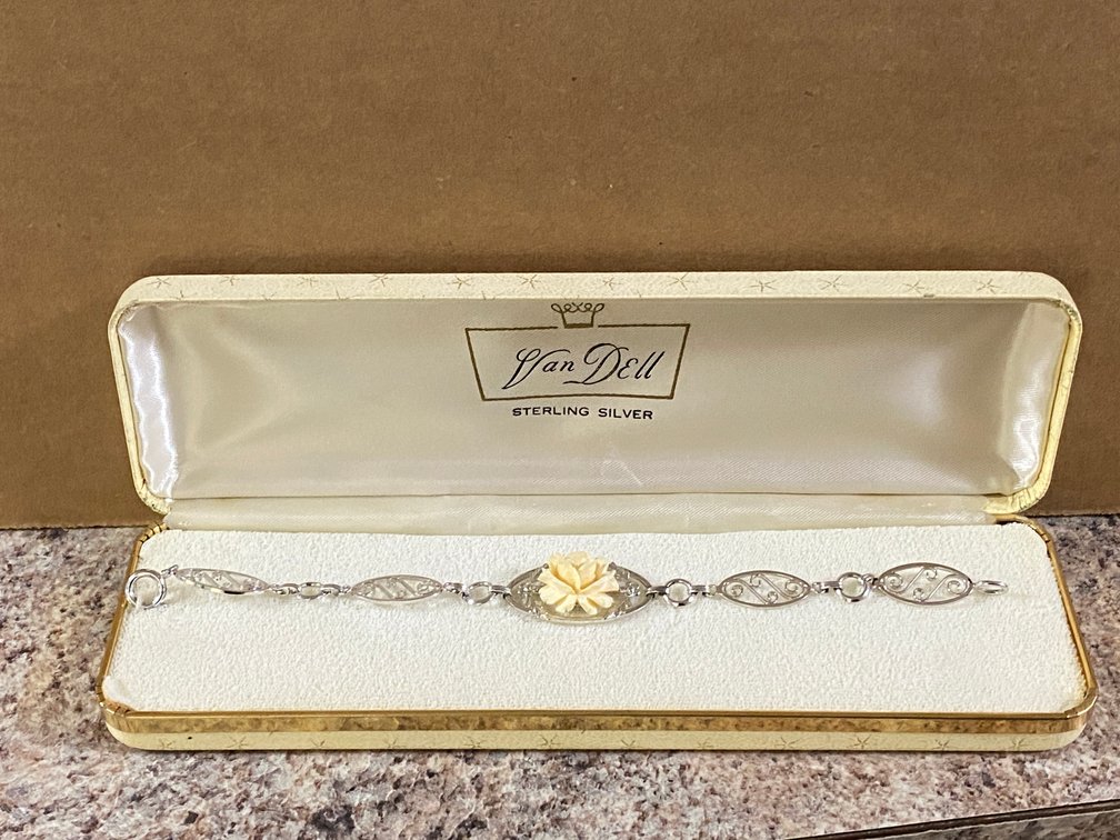 Image for Clarksburg, WV – 2011 Dodge Durango, Costume Jewelry, Furniture and more!