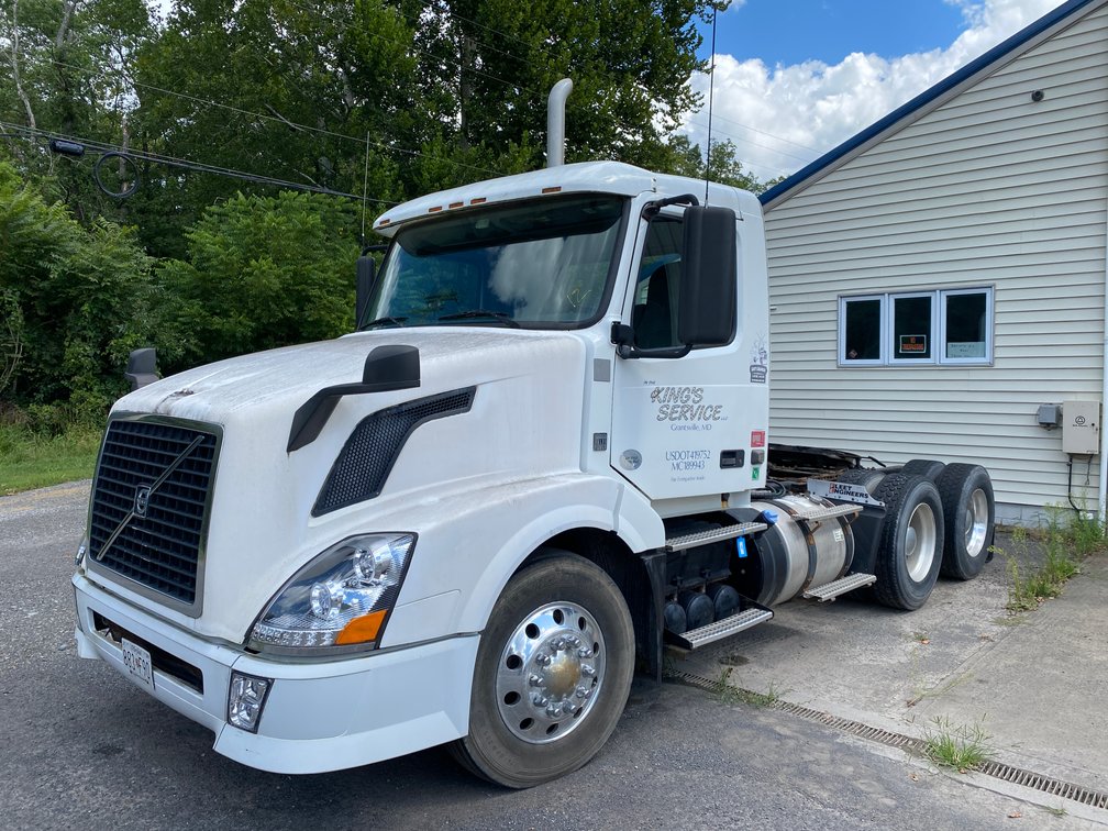 Image for Fairmont, WV – 09’ Monaco Executive, Kenworth & Volvo Tractors, 53’ Dry Trailers, Truck Parts and Equipment