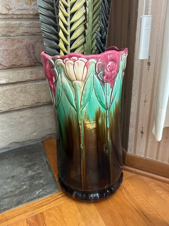 Image for St. Clairsville, OH – Premium Collectible Glassware and Antique Furniture