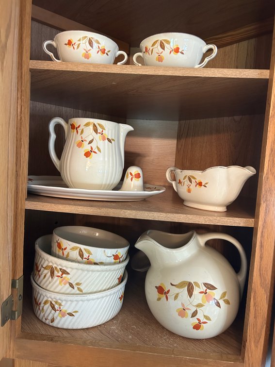 Image for St. Clairsville, OH – Premium Collectible Glassware and Antique Furniture