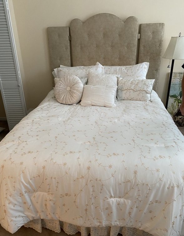 Image for Uniontown, PA - Online Moving Auction: Furniture, Dining Suite, Appliances, Rugs & More!