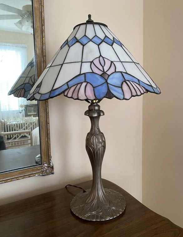 Image for Uniontown, PA - Online Moving Auction: Furniture, Dining Suite, Appliances, Rugs & More!