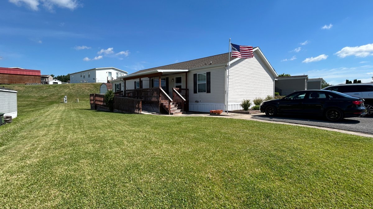 Image for Morgantown, WV – 2021 Modern Ranch-Style Manufactured Home in Bluegrass Village