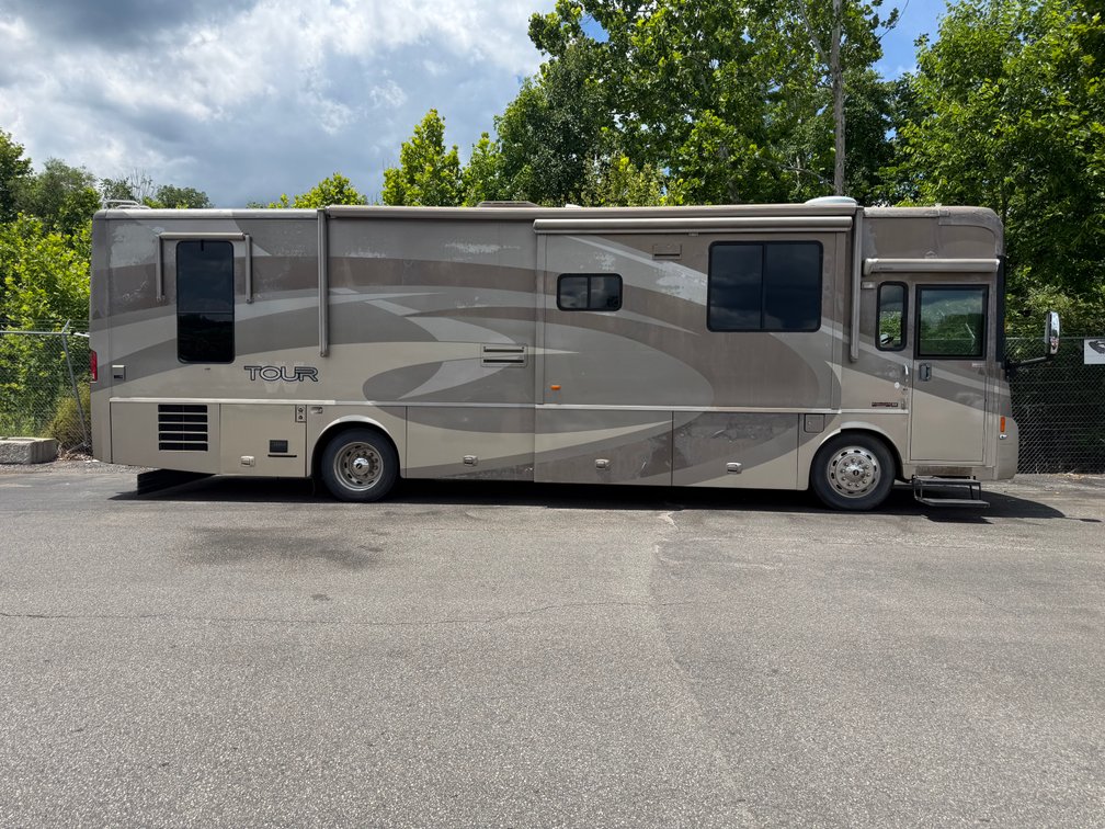 Image for St Albans, WV - 2006 Freightliner Motor Home coming to the Auction Block!