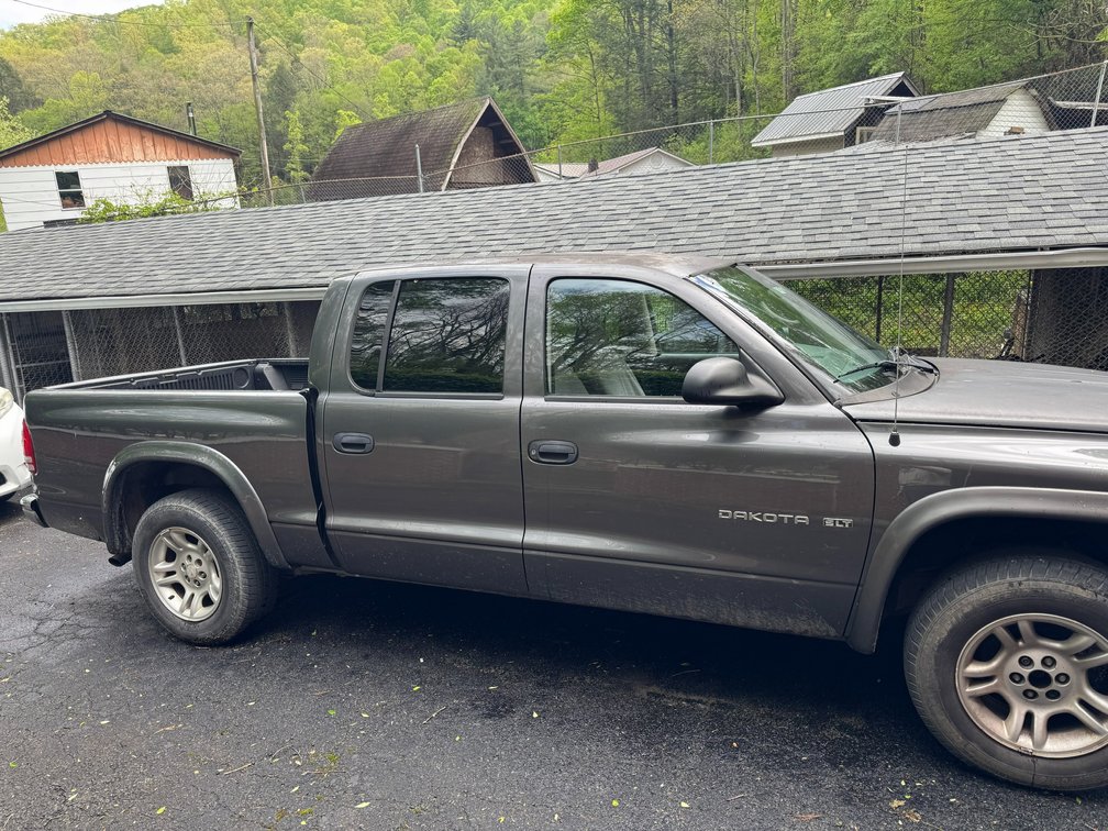 Image for Beckley, WV -- Dodge Dakota, Furniture, Tools, Lawn Care, Juke Box, Lamps, Antiques, Air Compressors, Generator and MORE!