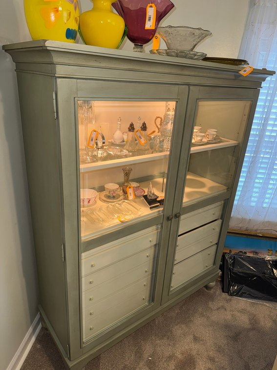 Image for Fayetteville, WV – Estate Auction Featuring Fenton Glassware, Furniture, Artwork, Home Decorations & More!