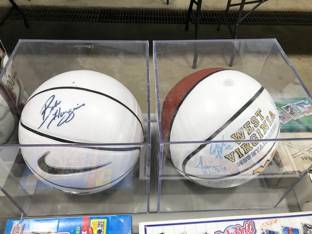 Image for Shinnston, WV - 200+ Lots of Sports Memorabilia, Signed Collectibles & Cards