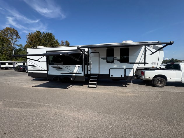 Image for St. Albans, WV - Weekend Adventure Auction Including 2 Campers, RV, and Boat!