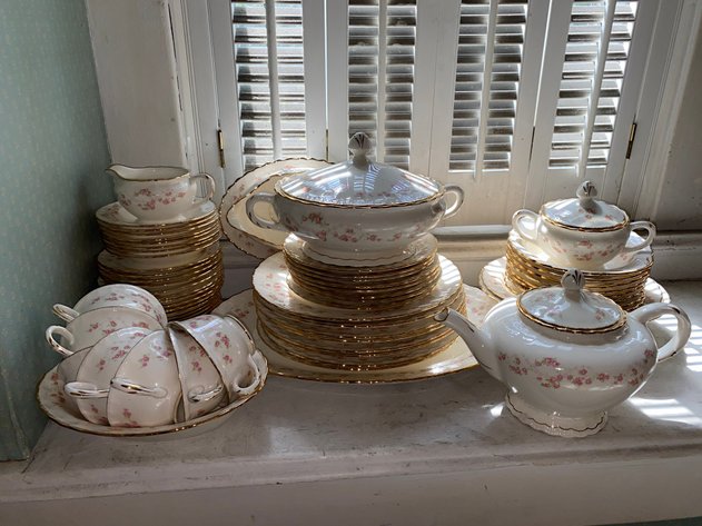 Image for Clarksburg, WV - Stout Collection: Glassware, Antiques, Furniture & Primitives
