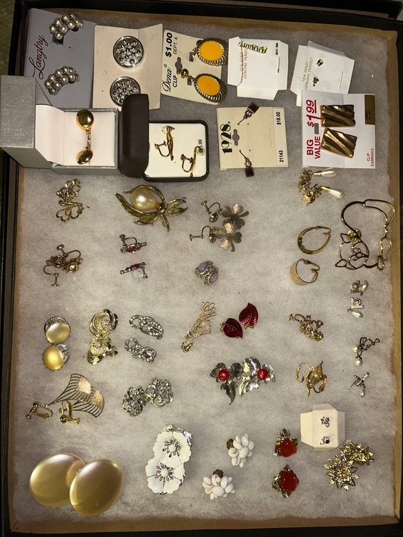 Image for Jane Lew, WV - Vintage Cameras, Glassware, Jewelry, Furniture & Collectibles