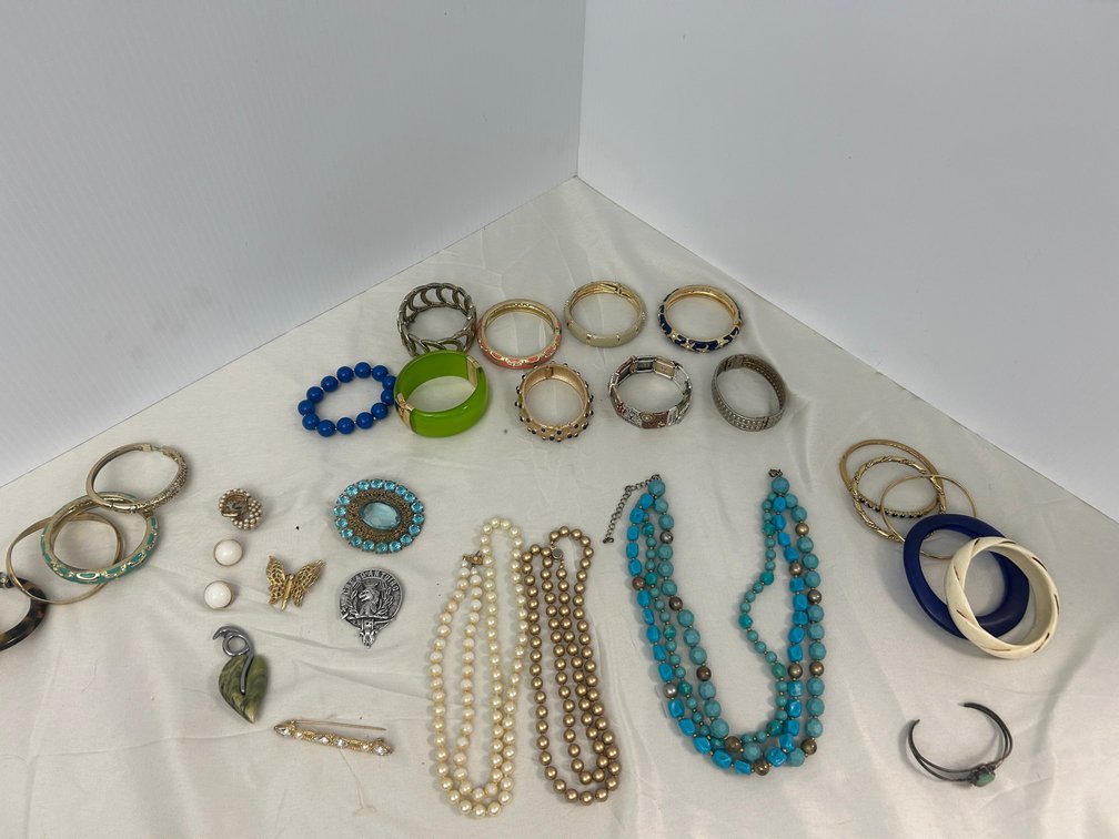 Image for Morgantown/Westover, WV - Yamaha Motorcycle, Sports Cards, Designer Handbags, Holiday Decor, & Collectibles!
