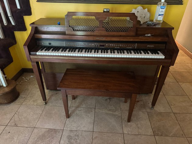 Image for Dunbar, WV - Furniture, Piano, Glassware, Paintings, Prints, Home Decor & More!