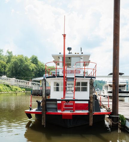 Image for Huntington, WV - 67-ft Sternwheel Houseboat “Momma Jeanne”