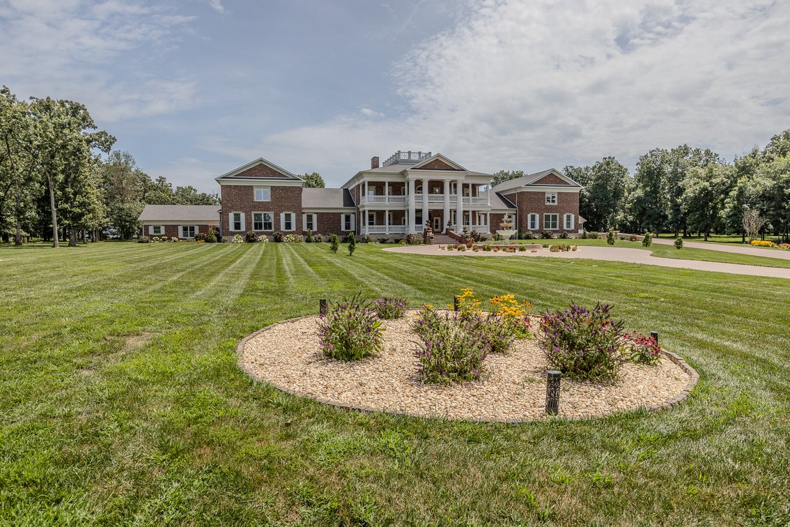 Image for Luxury Home on 6.96± acres  in Lebanon, Missouri