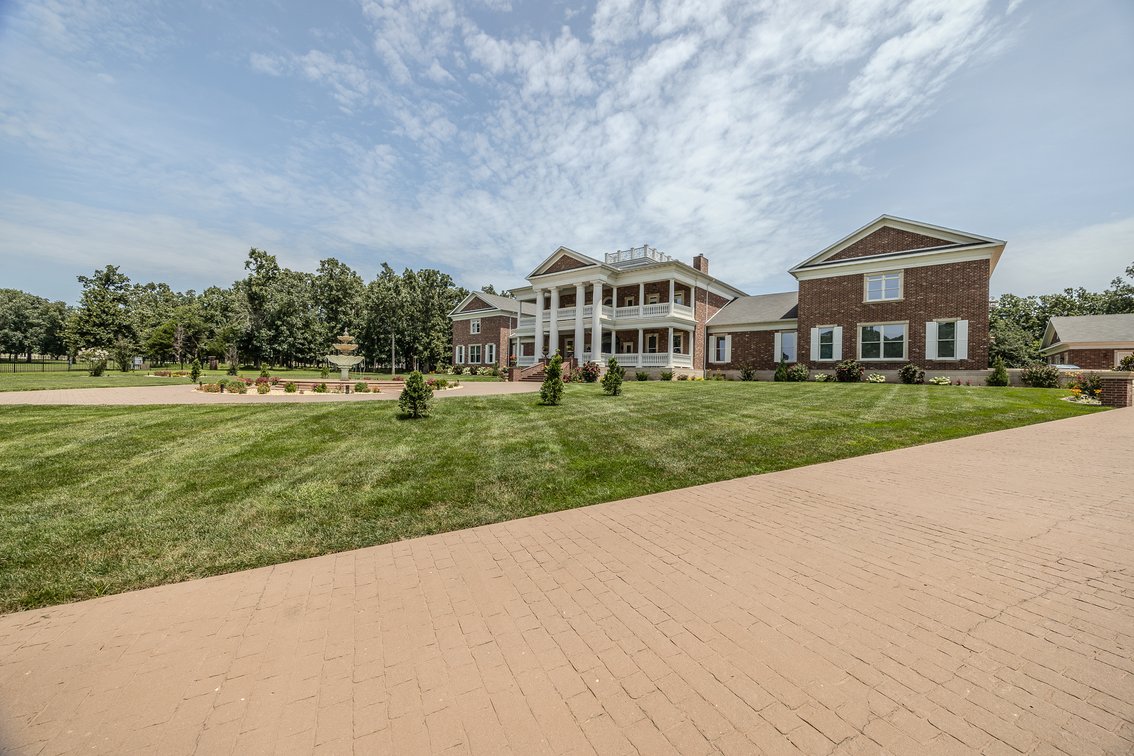 Image for Luxury Home on 6.96± acres  in Lebanon, Missouri