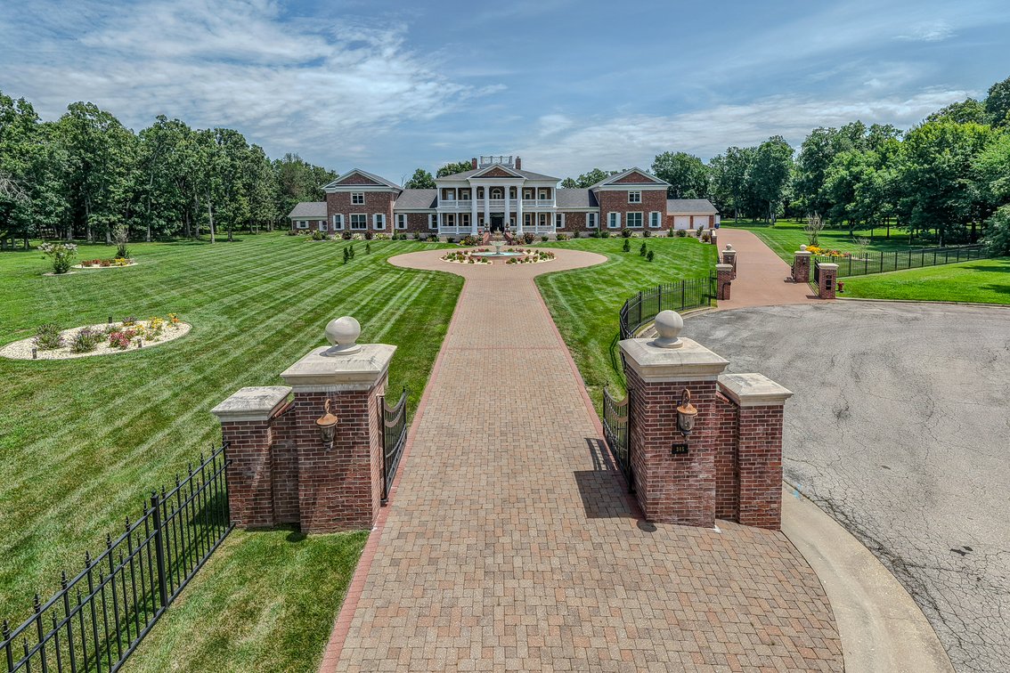 Image for Luxury Home on 6.96± acres  in Lebanon, Missouri