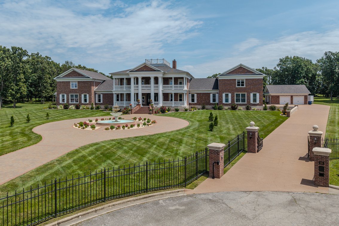 Image for Luxury Home on 6.96± acres  in Lebanon, Missouri