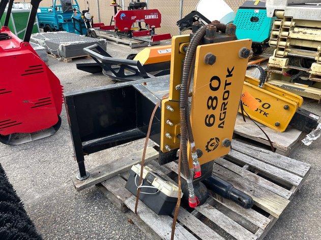 Image for 3 of 6 October 2026 Outdoor Items - Neenah, WI