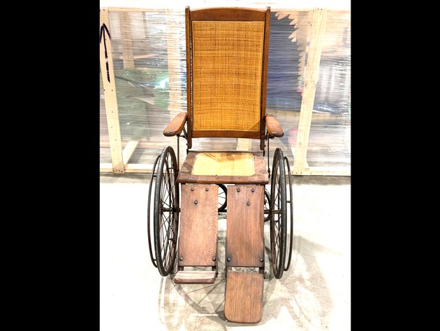 Image for 26-043 Addy’s Dutch Pub Memorabilia + Brewing/Winemaking Collection Auction