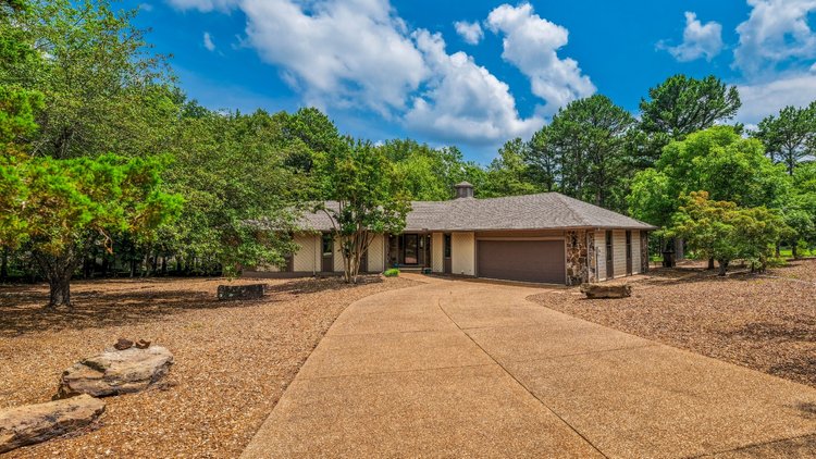 NO RESERVE TWO FAIRFIELD BAY HOMES & LOT AUCTION | FAIRFIELD BAY, AR