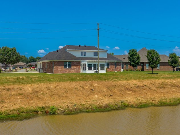 NORTH LAKE WATERFRONT LUXURY HOME AUCTION | JACKSONVILLE, AR
