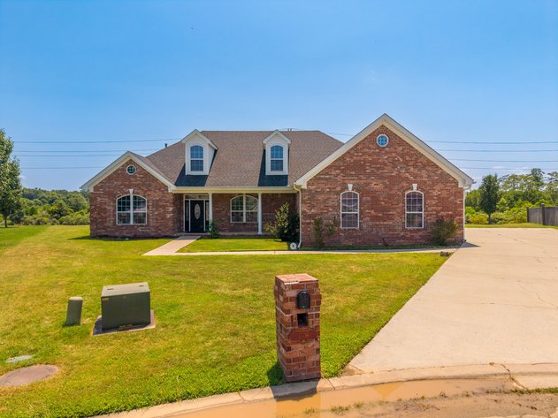 NORTH LAKE WATERFRONT LUXURY HOME AUCTION | JACKSONVILLE, AR