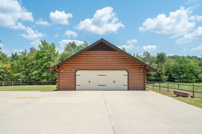 BRADY MOUNTAIN NO RESERVE LUXURY LOG HOME & LAND AUCTION | ROYAL, AR