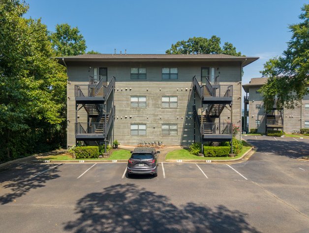 LAKE HAMILTON “FARR SHORES” TWO CONDOMINIUMS AUCTION | HOT SPRINGS, AR
