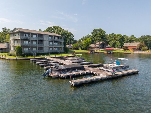 LAKE HAMILTON “FARR SHORES” TWO CONDOMINIUMS AUCTION | HOT SPRINGS, AR