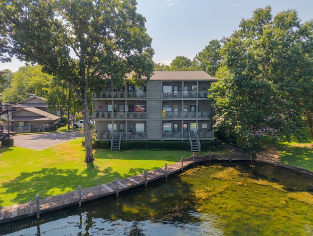 LAKE HAMILTON “FARR SHORES” TWO CONDOMINIUMS AUCTION | HOT SPRINGS, AR