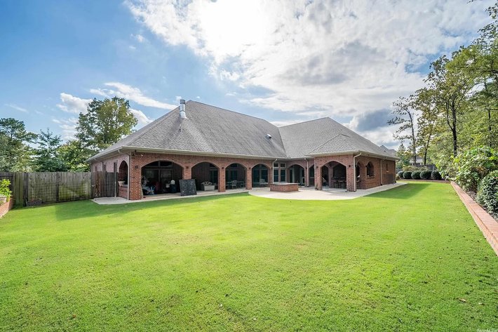 “RED OAK RIDGE” NO RESERVE LUXURY HOME AUCTION | HOT SPRINGS
