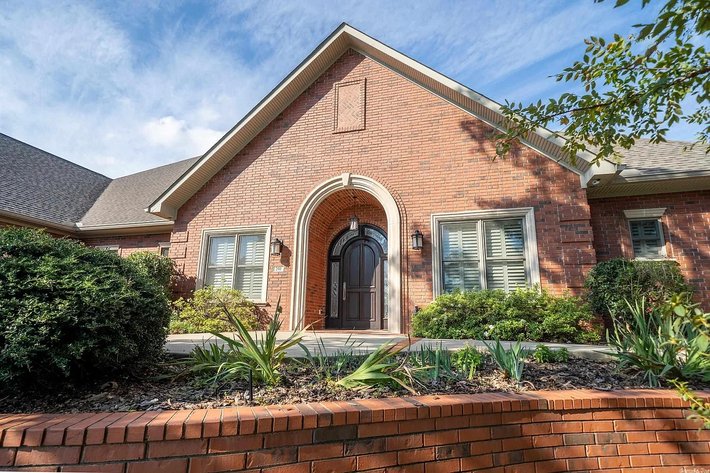 “RED OAK RIDGE” NO RESERVE LUXURY HOME AUCTION | HOT SPRINGS