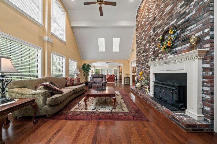 WEST LITTLE ROCK 11± ACRE PRIVATE ESTATE NO RESERVE AUCTION | LITTLE ROCK, AR