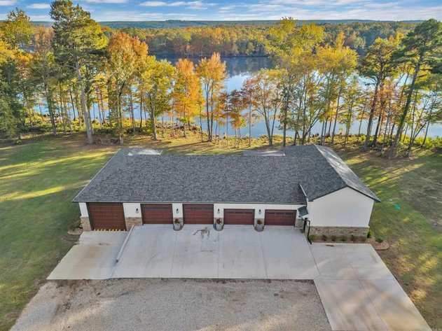 HARRIS BRAKE LAKEFRONT HOME AUCTION | PERRYVILLE, AR
