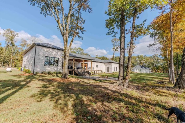 HARRIS BRAKE LAKEFRONT HOME AUCTION | PERRYVILLE, AR