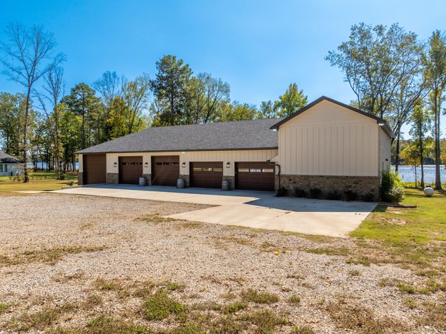 HARRIS BRAKE LAKEFRONT HOME AUCTION | PERRYVILLE, AR