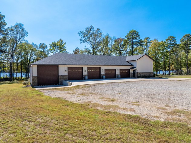 HARRIS BRAKE LAKEFRONT HOME AUCTION | PERRYVILLE, AR