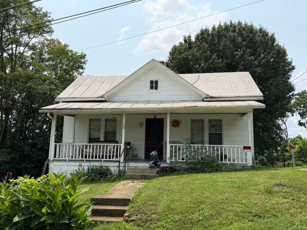 209 N. NELSON ST. & 313-315-318 N. HIGHLAND AVE.  GREENEVILLE, TN