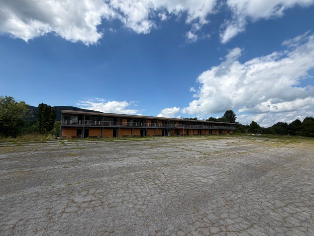 185 GOLF COURSE RD. UNICOI, TN