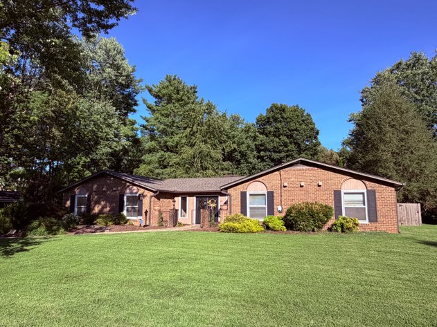 1019 SOMERSET DR.  JOHNSON CITY, TN 37604