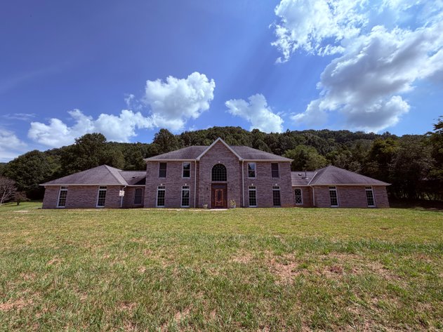 14362 OLD JONESBORO RD  BRISTOL, VA 24202