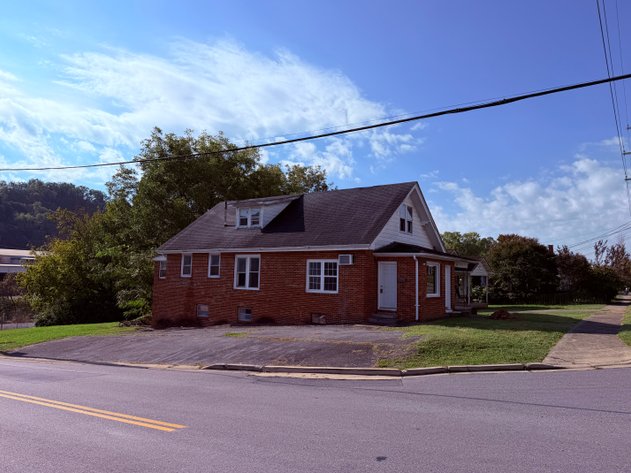 614 E. FAIRVIEW AVE.  JOHNSON CITY, TN 37601