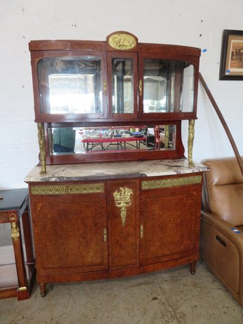 Mid-Week Antique and Collectible Sale