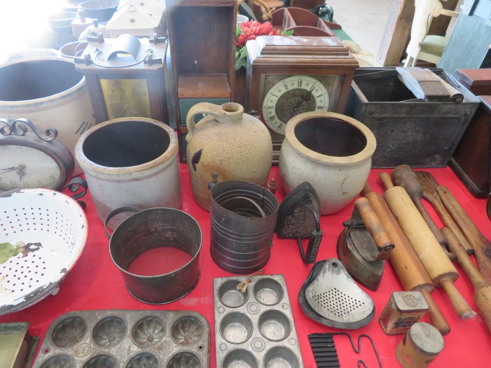 Image for Mid-Week Antique and Collectible Sale